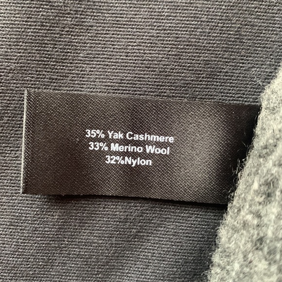 HAPPY YAK - Merino Wool / Yak Cashmere Beanie - Unisex - Gray - Picture 9 of 9